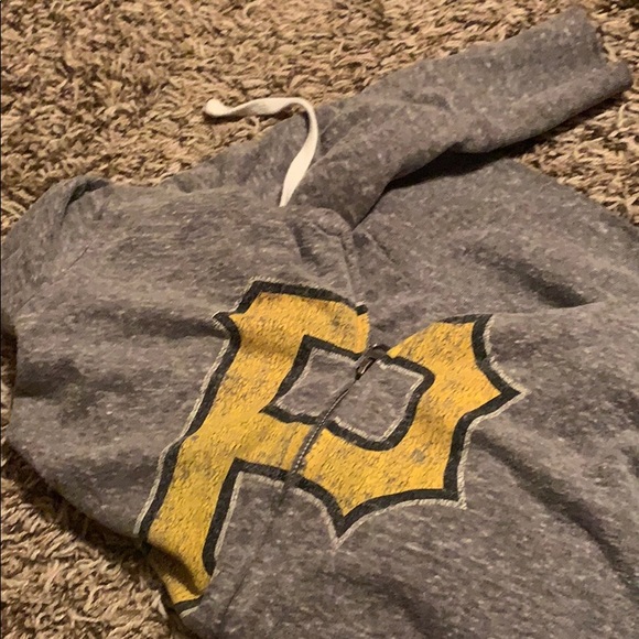 Clothes - Picture 2 of 8